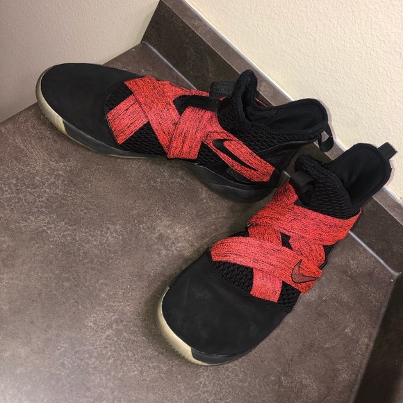 Men’s size 13 Nike’s - Picture 2 of 5